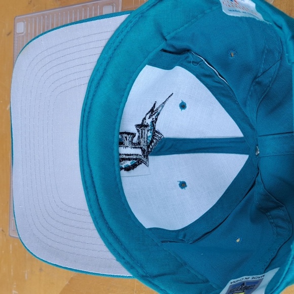 Vintage Florida Marlins stitched logo back spellout turquoise & black snapback - Picture 5 of 8